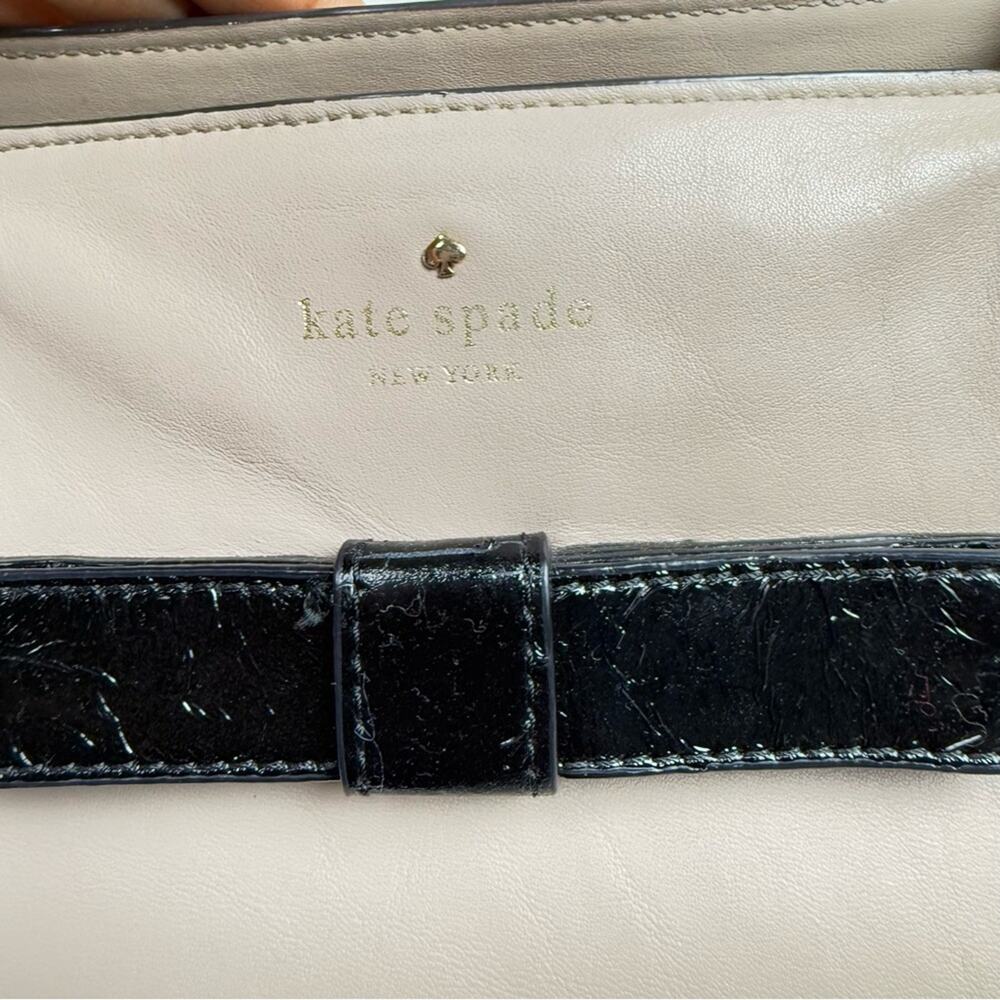 Kate Spade beige and Black hand Bag - Picture 3 of 14